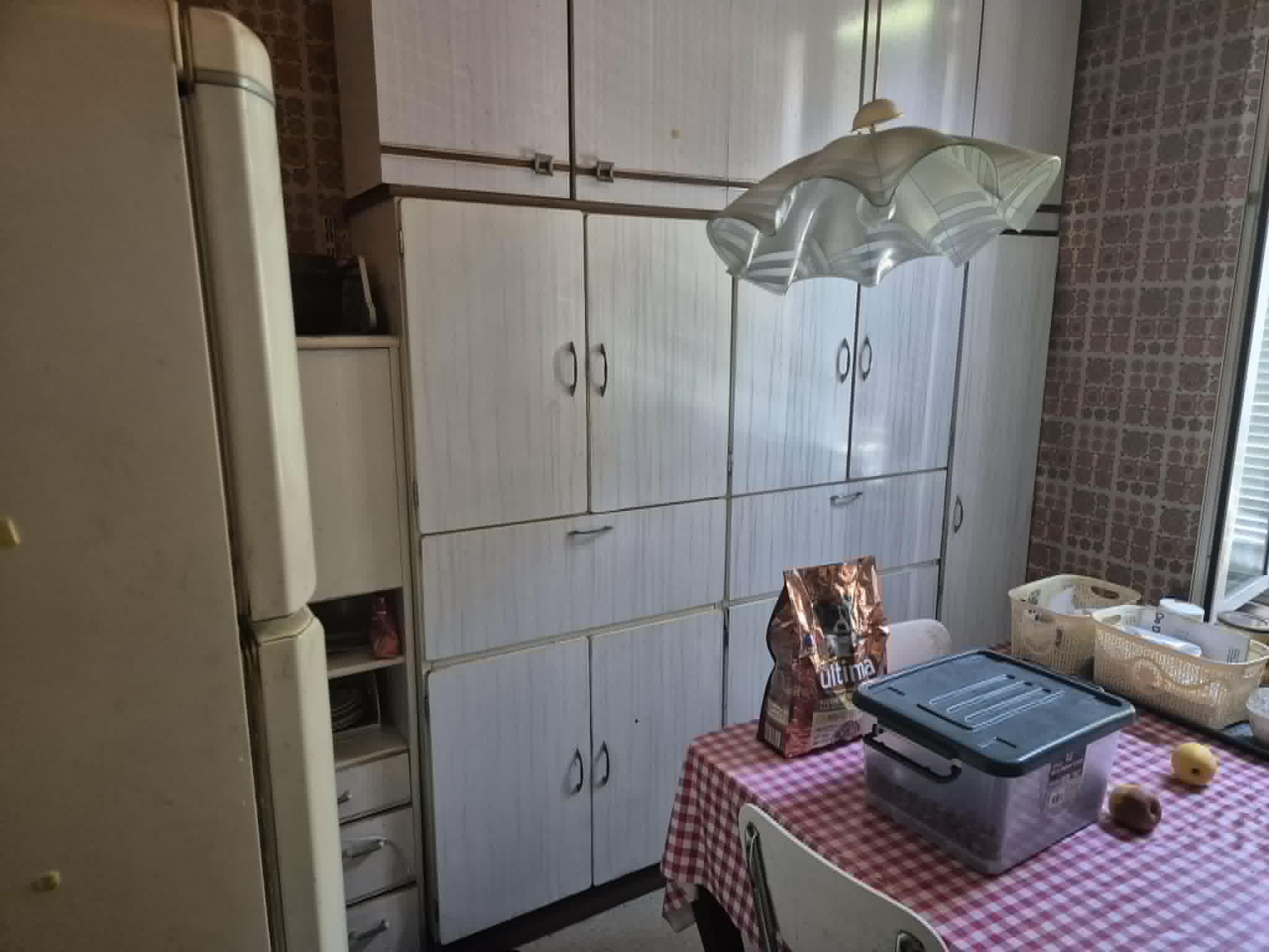 Vide appartement avant cuisine placards