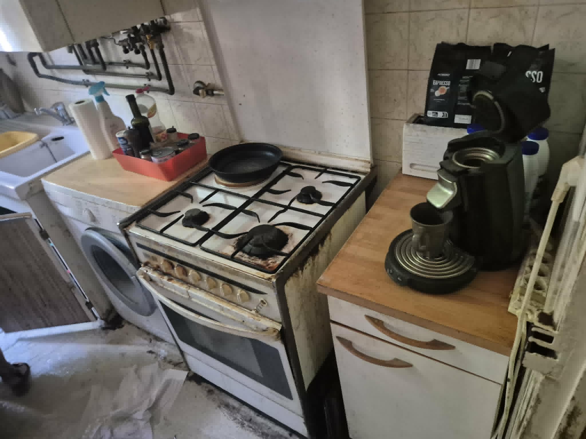Vide appartement avant cuisine gazinière