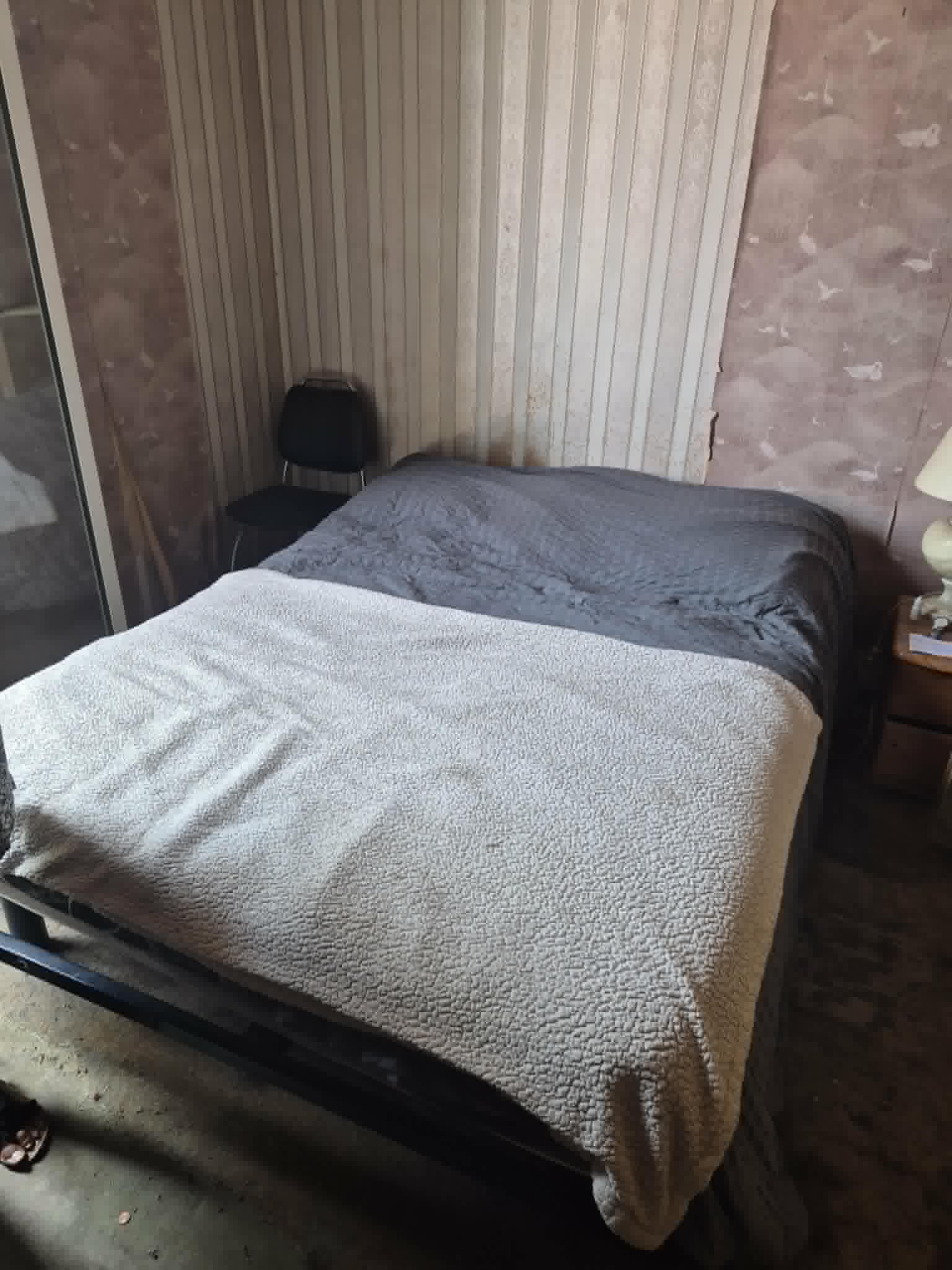 Vide appartement avant chambre lit
