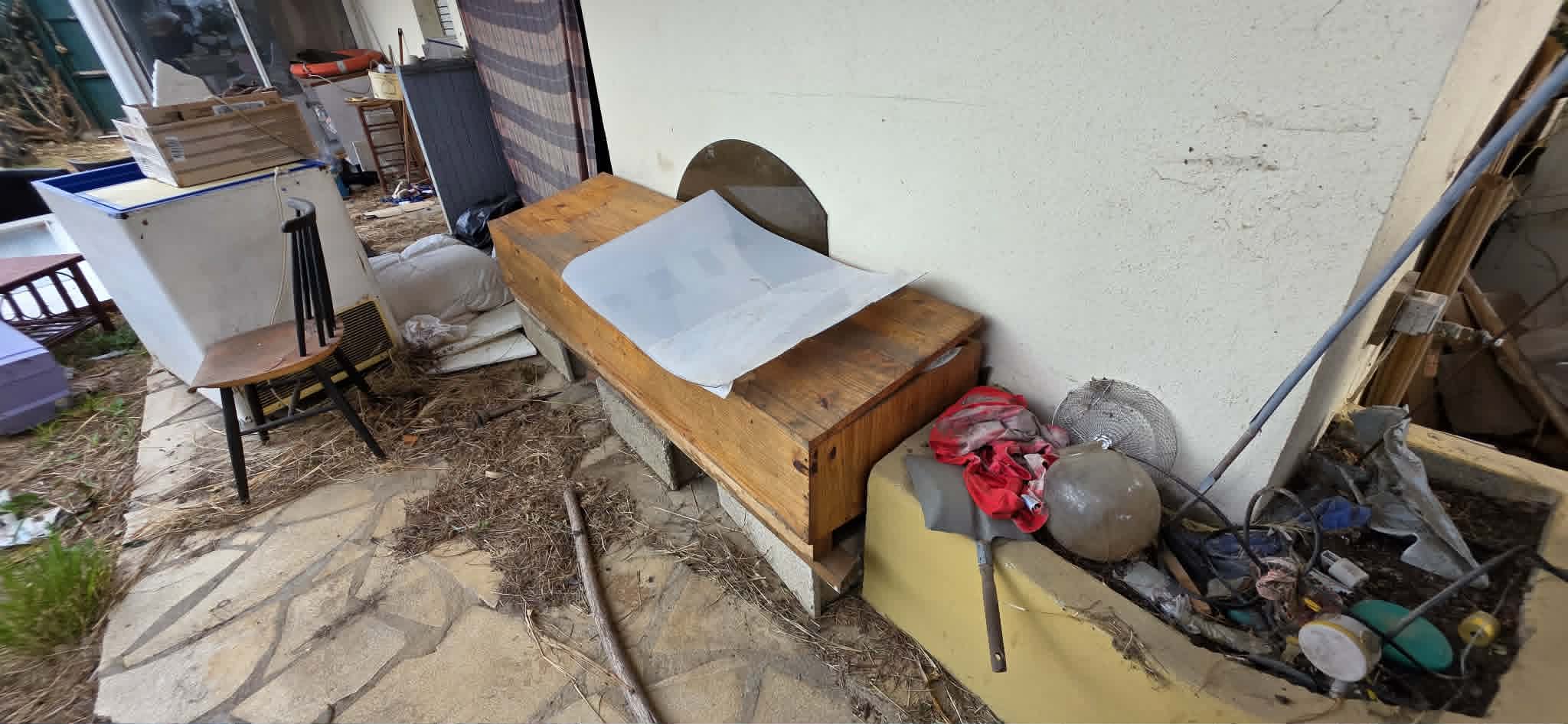 Villa jardin coffre bois et déchets