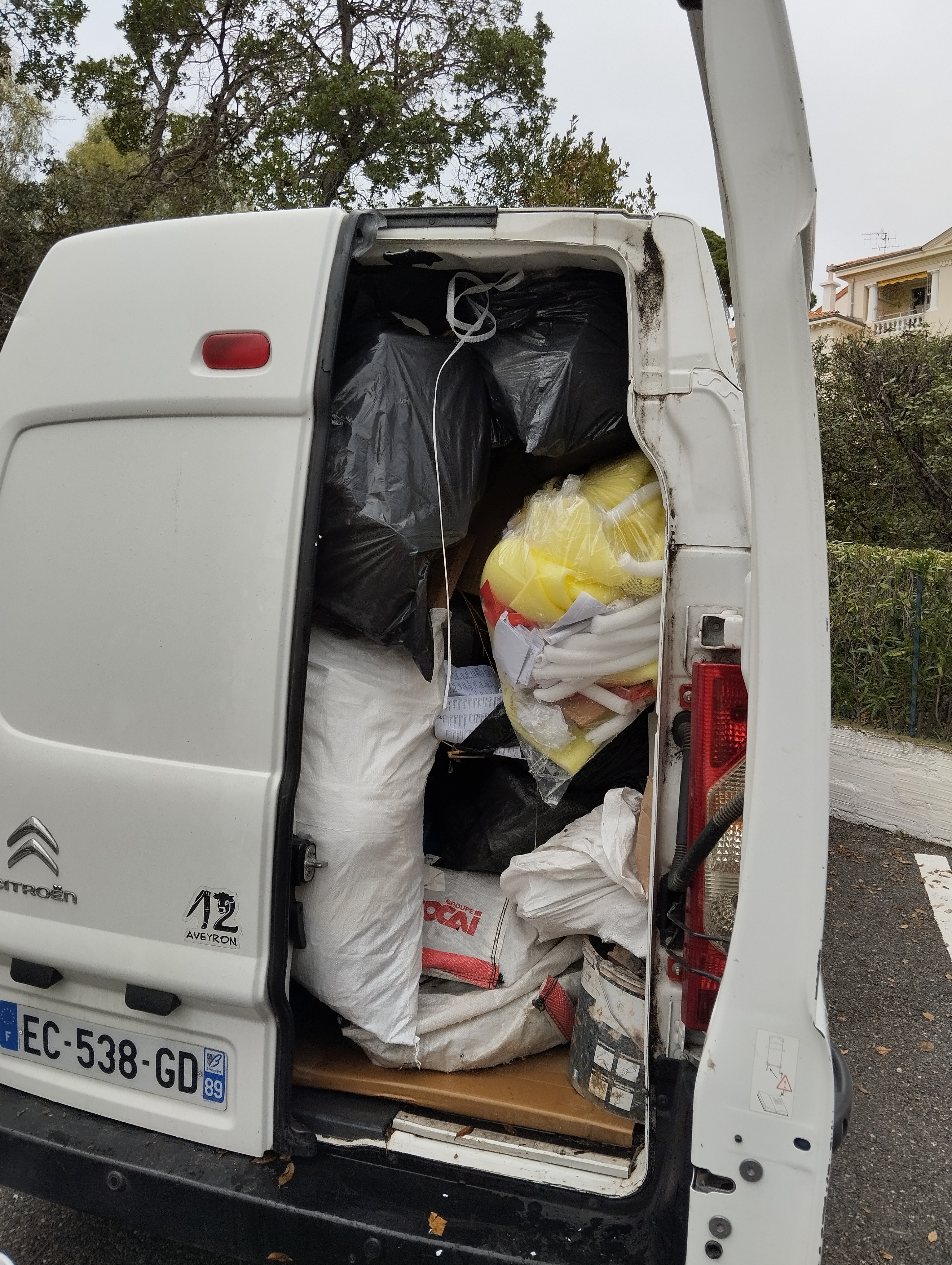 Camion DTS chargé évacuation chantier