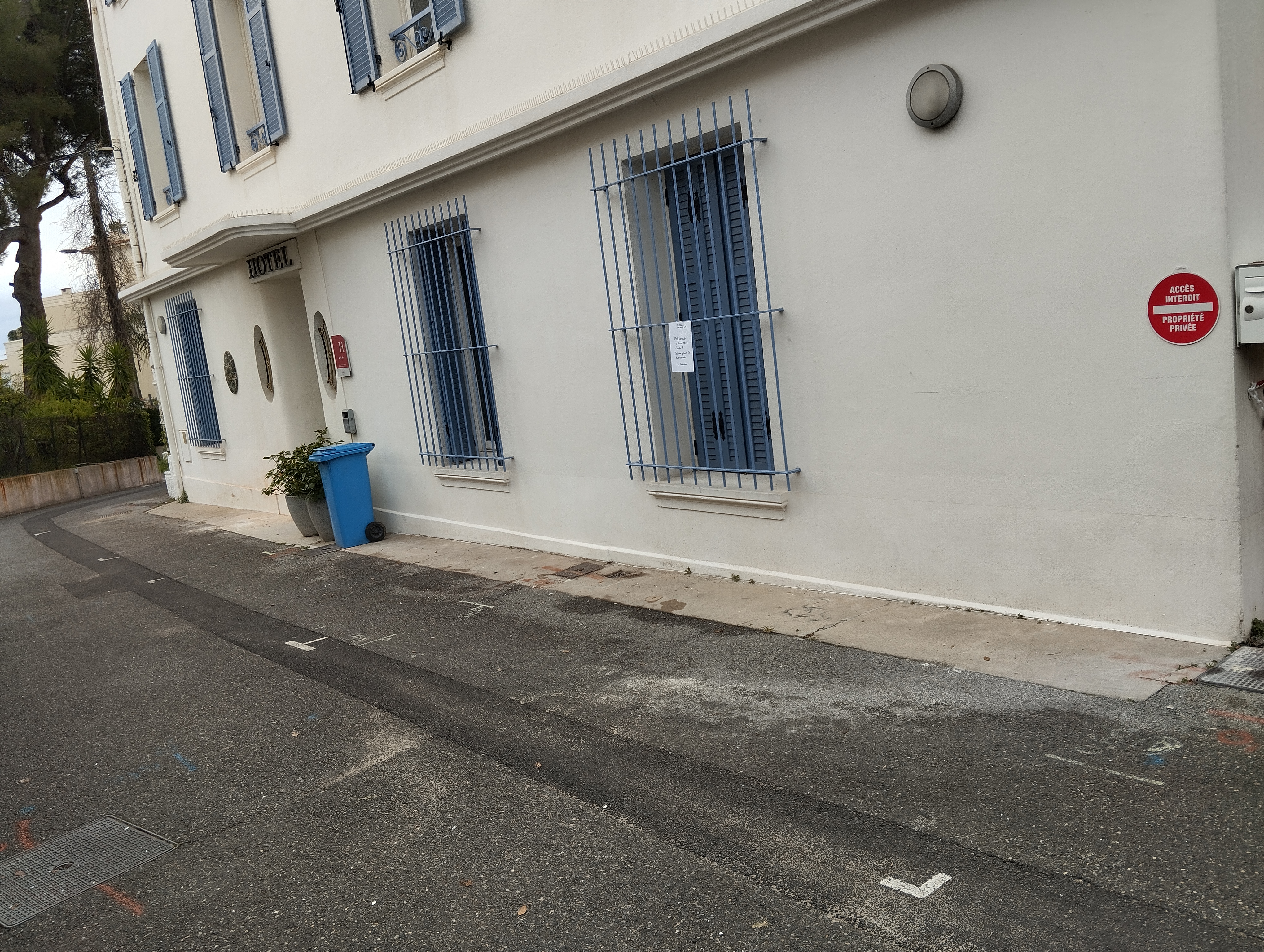 Façade hôtel dégagée après DTS Clear